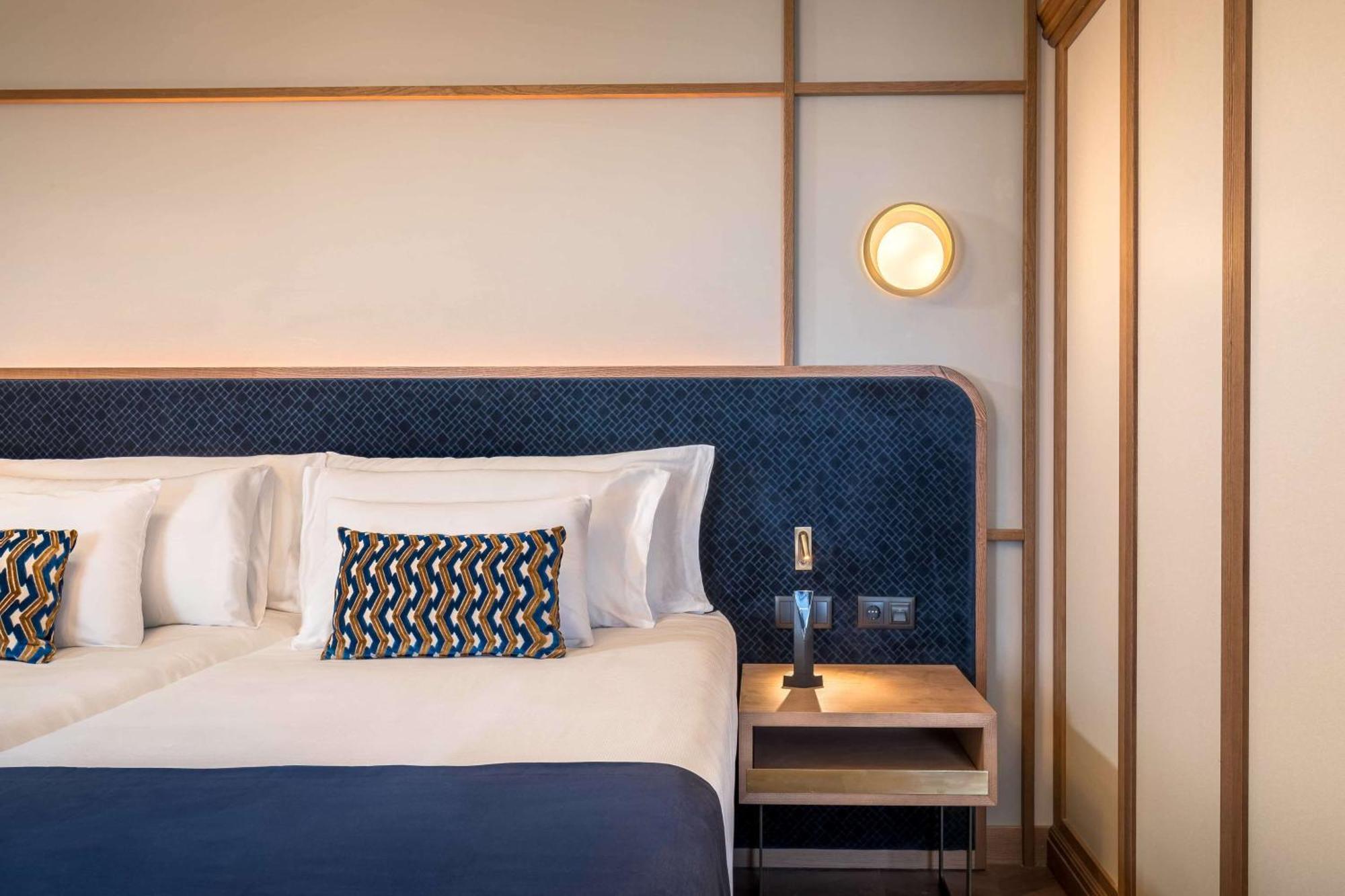 Canfranc Estacion, A Royal Hideaway Hotel - Gran Lujo Exterior foto A bedroom at the hotel