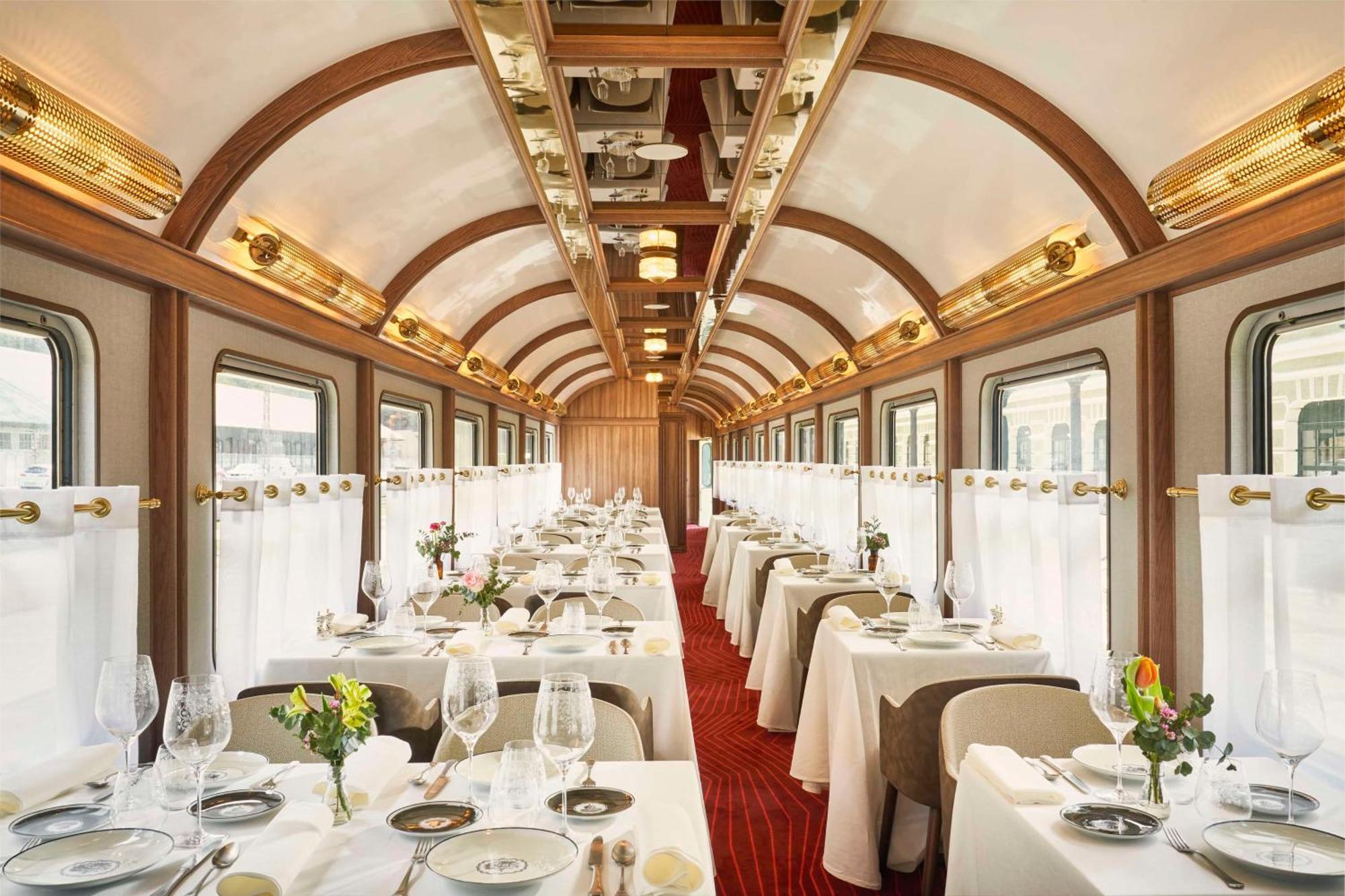 Canfranc Estacion, A Royal Hideaway Hotel - Gran Lujo Exterior foto The dining car