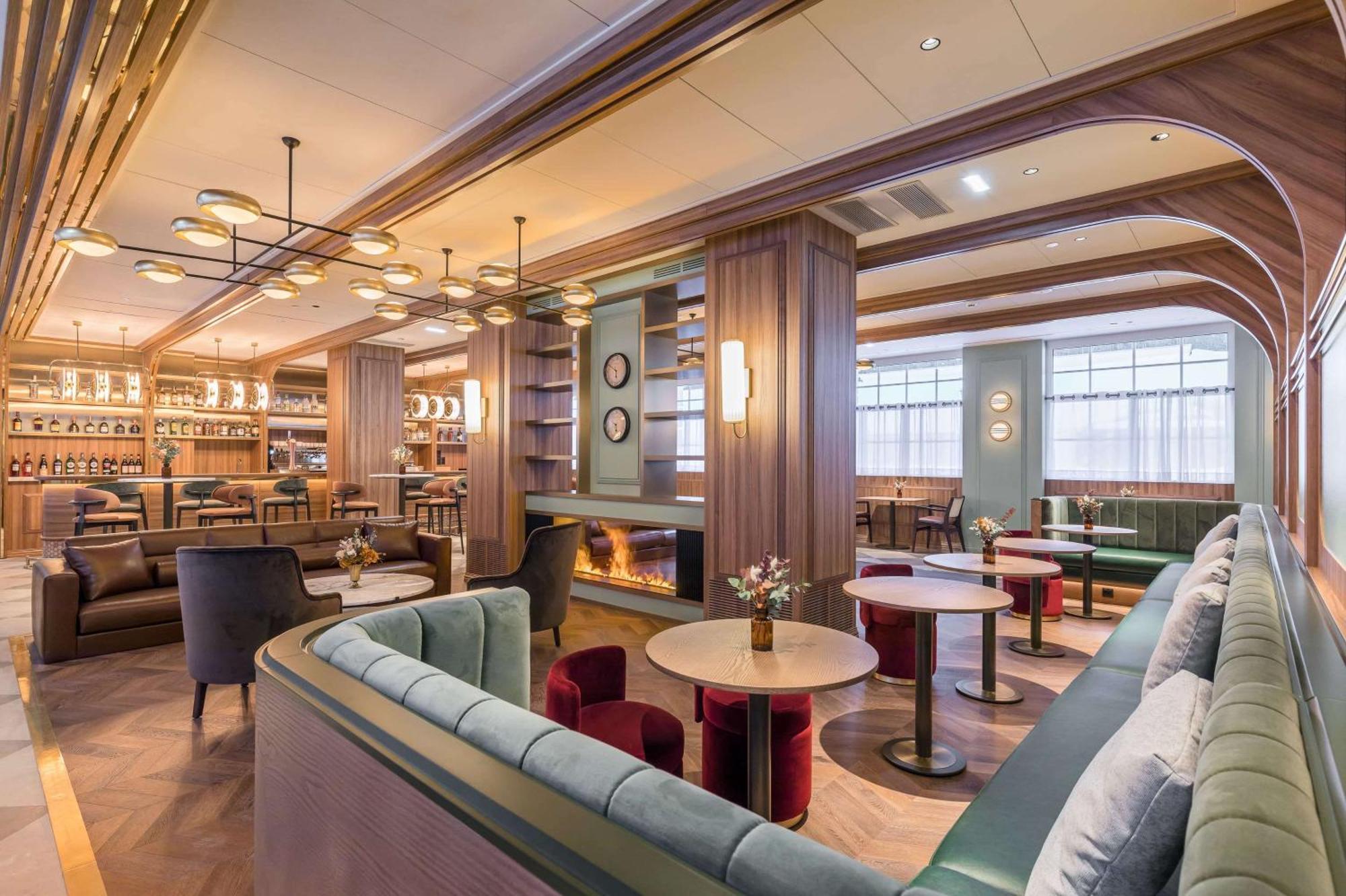 Canfranc Estacion, A Royal Hideaway Hotel - Gran Lujo Exterior foto The Lounge at London Heathrow Airport